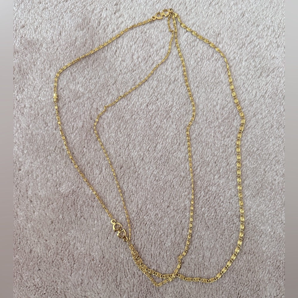Gold chain necklace